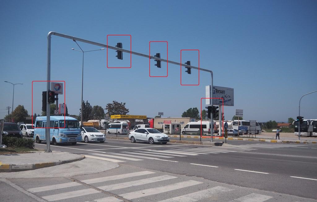 YALOVA-KARAMÜRSEL YOLU BELDEMİZDE BULUNAN KAVŞAK IŞIKLARININ DÜZENLEMESİ TAMAMALANDI