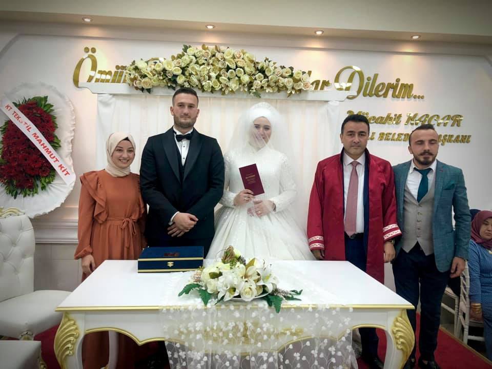 Melis & Erdoğan çiftine mutluluklar dileriz