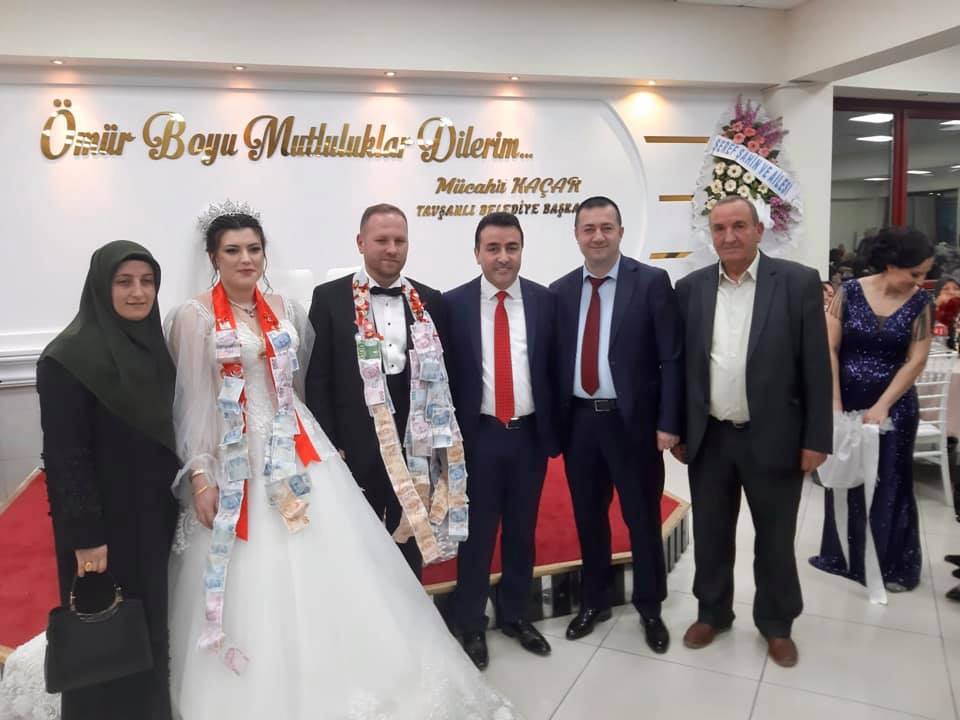 Belediye Kurucu Başkanlarımızdan Merhum Zafer DEMİRARSLAN’ın kızı Şeyma DEMİRARSLAN’ın düğün merasimine katıldı